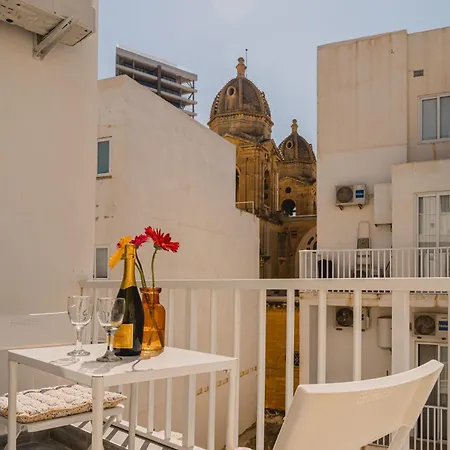 Stunning 1bdr Main Street Penthouse! Near Sea!