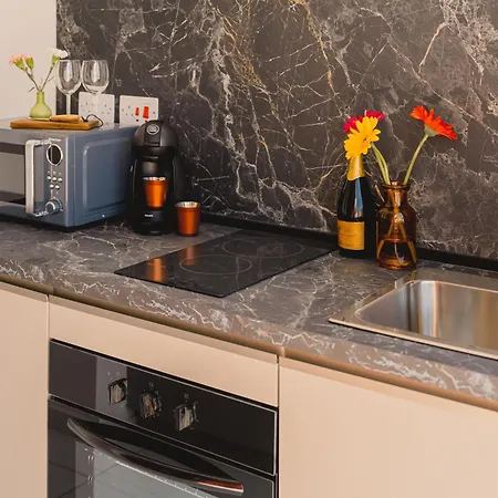 Lejlighed Stunning 1bdr Main Street Penthouse! Near Sea! *