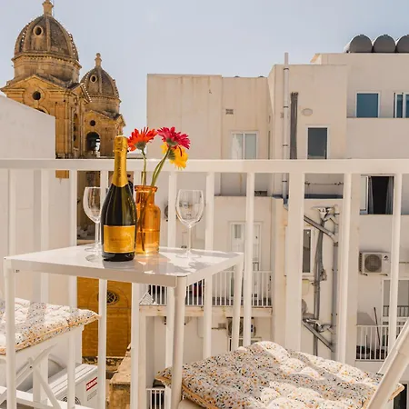 Lejlighed Stunning 1bdr Main Street Penthouse! Near Sea! *