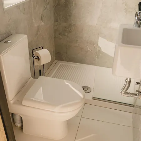 Stunning 1bdr Main Street Penthouse! Near Sea! Appartamento