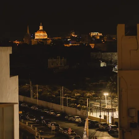 Apartment Stunning 1bdr Main Street Penthouse! Near Sea! Gzira