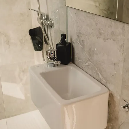 Stunning 1bdr Main Street Penthouse! Near Sea!