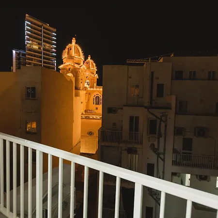 Stunning 1bdr Main Street Penthouse! Near Sea!