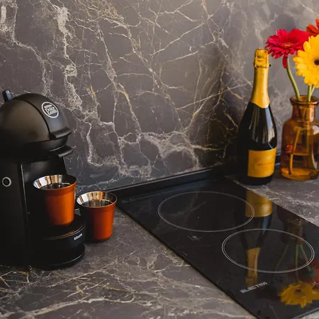 Stunning 1bdr Main Street Penthouse! Near Sea! Apartment *