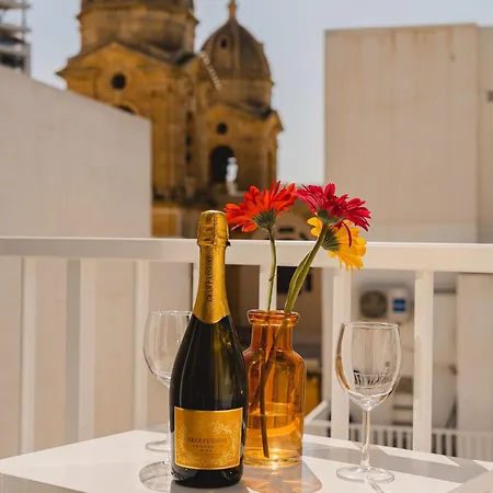 Stunning 1bdr Main Street Penthouse! Near Sea! Apartment Gzira