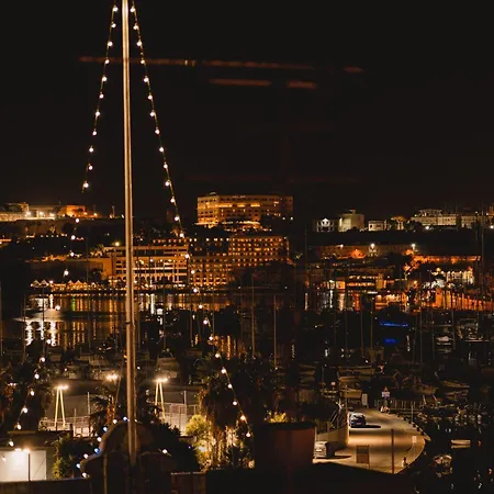 Apartment Stunning 1bdr Main Street Penthouse! Near Sea!