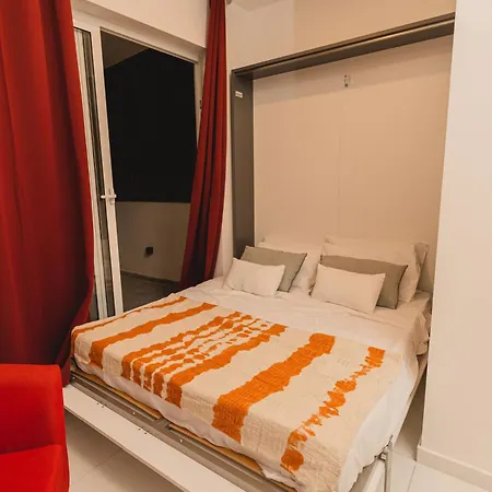 Stunning 1bdr Main Street Penthouse! Near Sea!