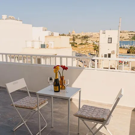 Stunning 1bdr Main Street Penthouse! Near Sea! *